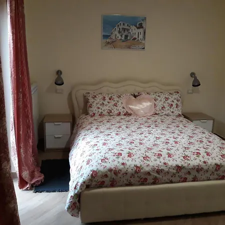 La Camelia Bed and Breakfast